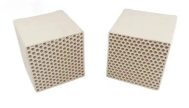 Cerámica en forma de panal de corindón y circonio